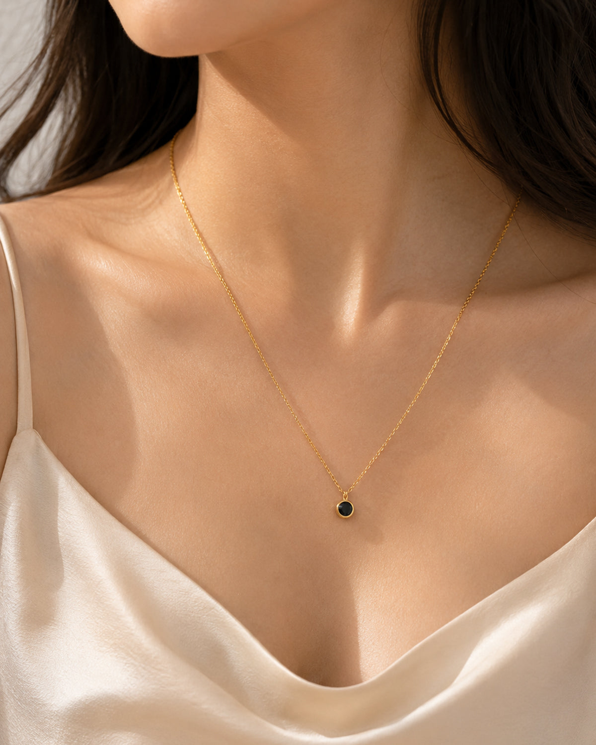 Black stone pendant neclace