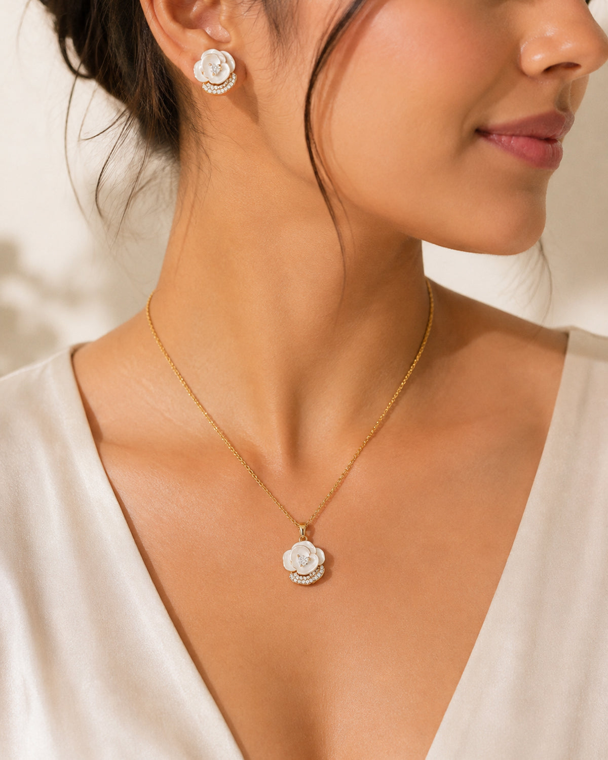 Ivory Rose Pendant Set