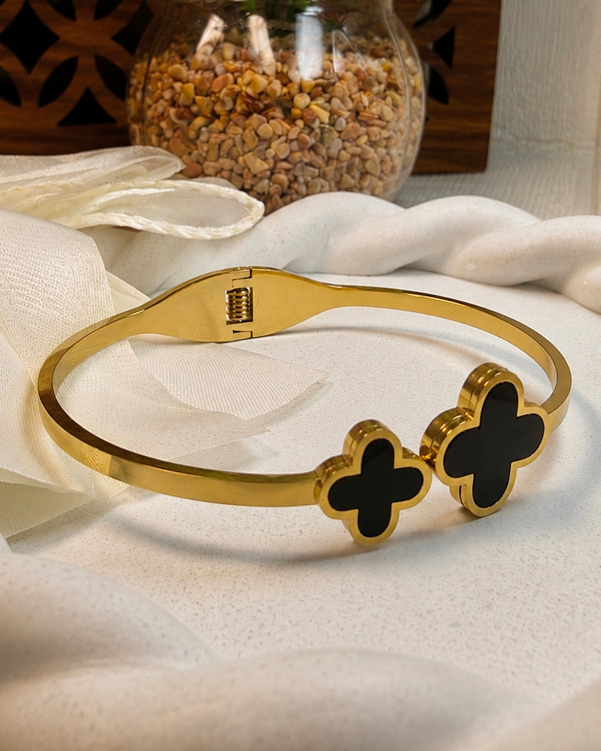 Golden Clove bracelet band