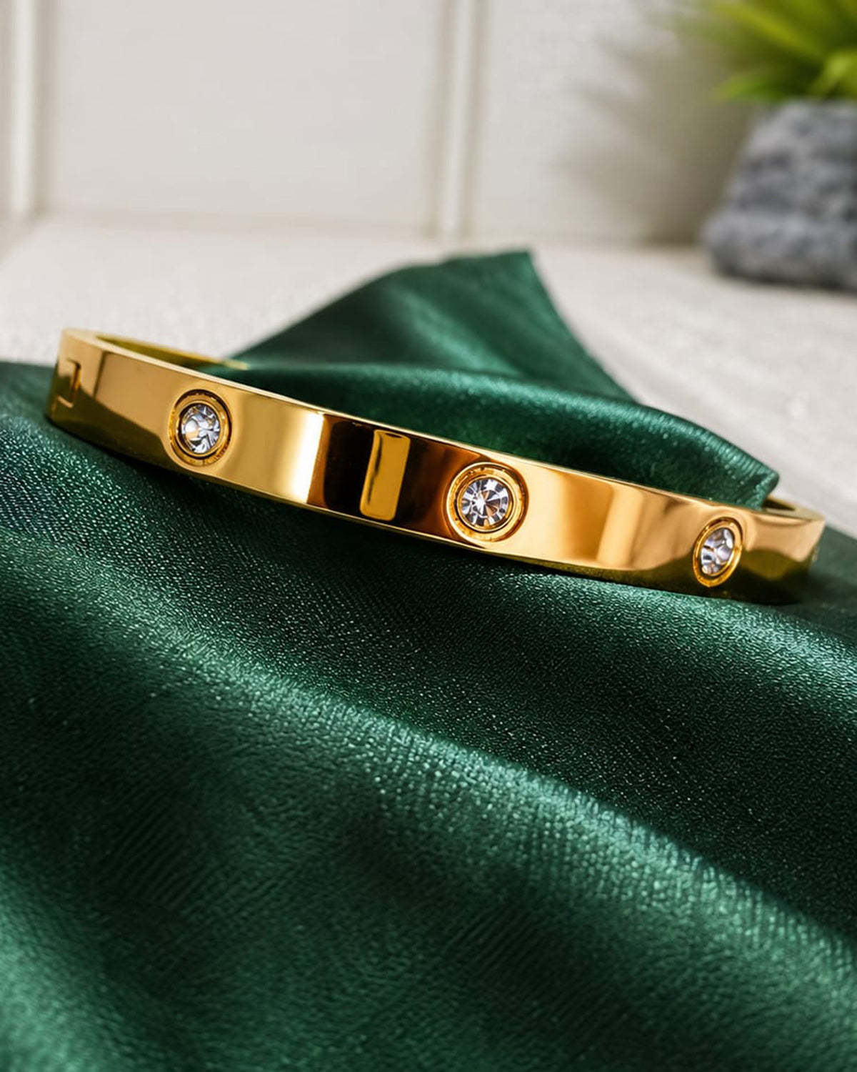 Timeless love golden bracelet