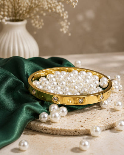 Timeless love golden bracelet